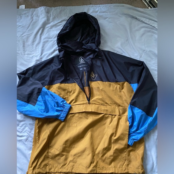 Brand new volcom rain coat - Picture 1 of 4